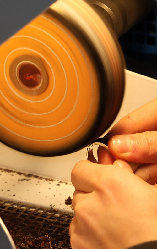 Polishing the ring with an electric polisher
